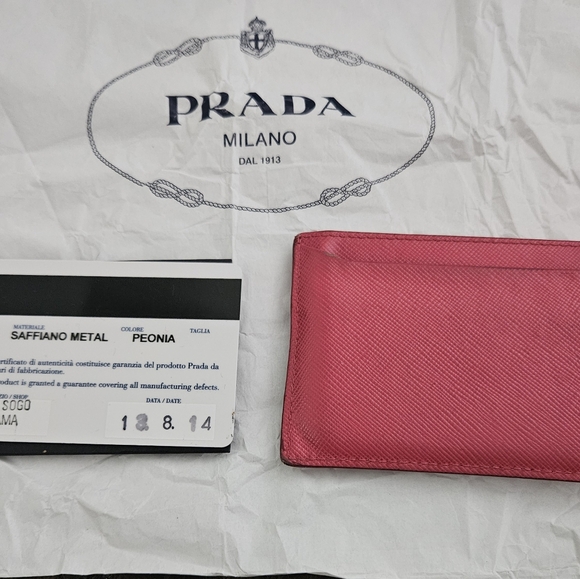 Prada Saffiano leather with gold metal hardware in Peonia pink - Picture 4 of 9